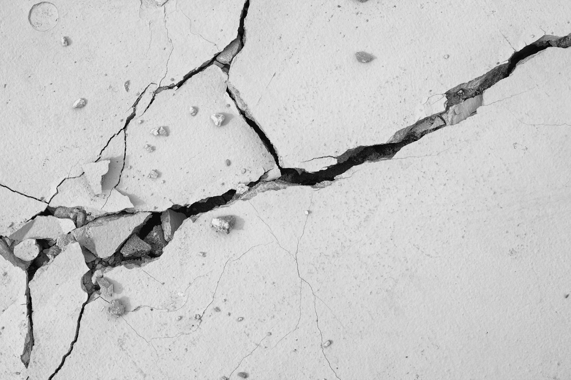 Wall cracks and expansion joints